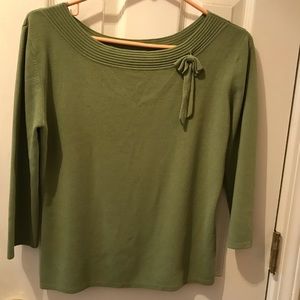 3 for $20 ❤️ Joseph A green top with tie